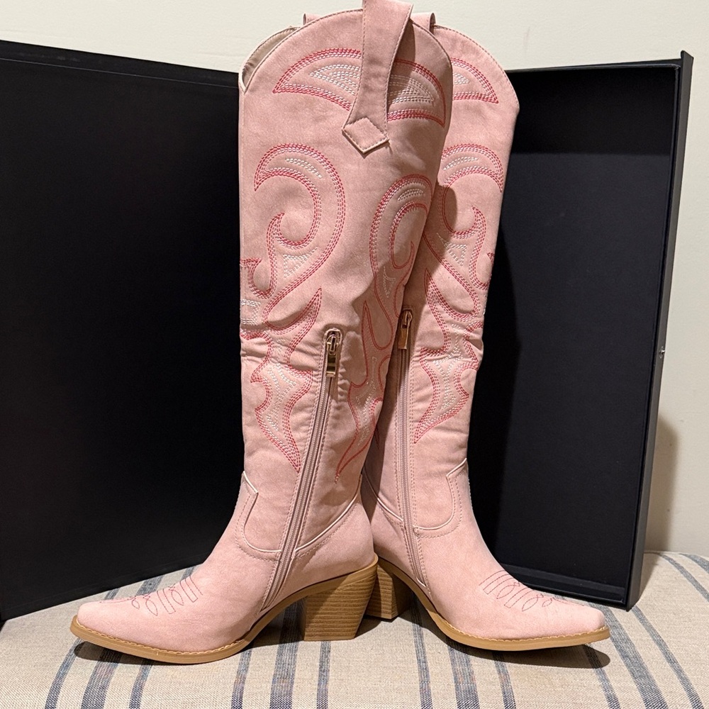 Wetkiss Stylish Pink Embroidered Knee High Heeled Boots - Picture 3 of 8